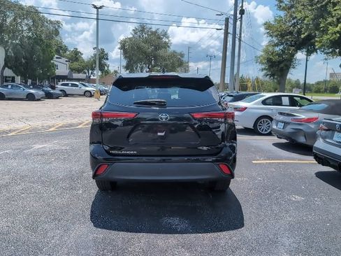 Used 2020 Toyota Highlander L FWD image 6