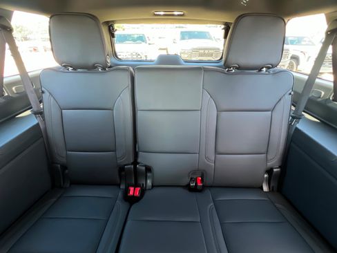 New 2026 Chevrolet Suburban High Country AWD/4WD image 23