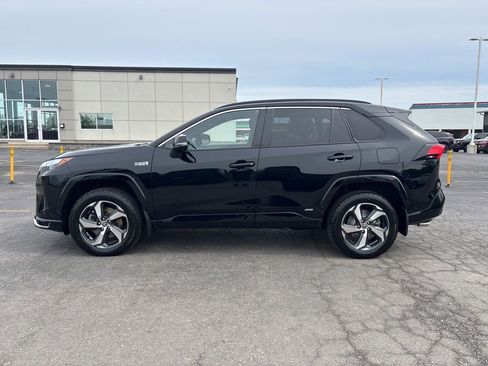 Used 2022 Toyota RAV4 SE w/ Weather & Moonroof Package AWD/4WD image 4