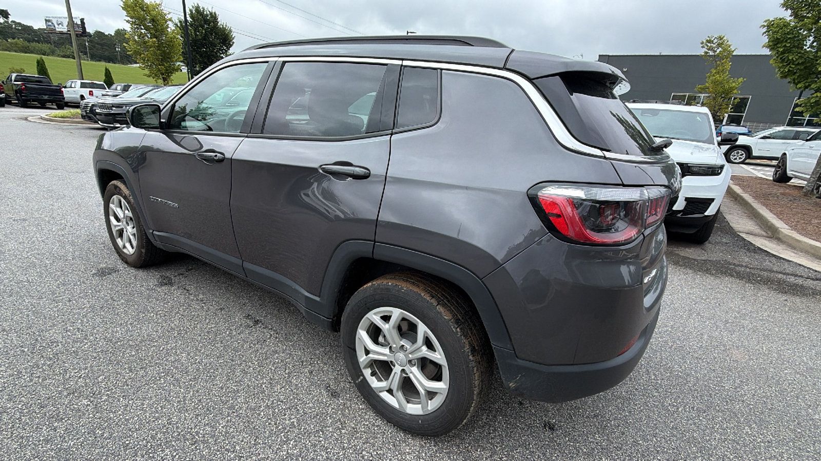 Used 2024 Jeep Compass Latitude AWD/4WD image 9
