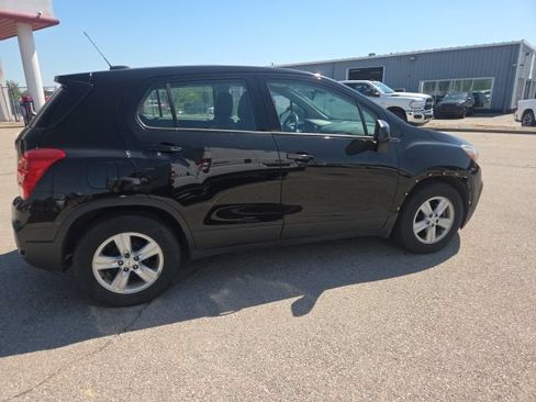 Used 2020 Chevrolet Trax LS FWD image 9