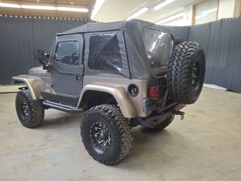Used 2003 Jeep Wrangler Sahara AWD/4WD image 3