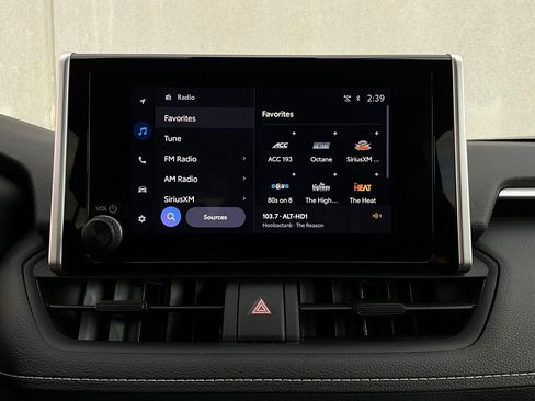 Used 2025 Toyota RAV4 XLE image 31