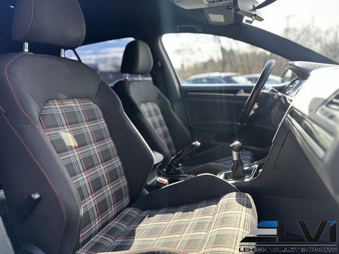 Used 2017 Volkswagen GTI Sport image 22