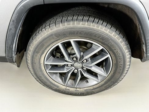 Used 2018 Jeep Grand Cherokee Limited RWD image 11