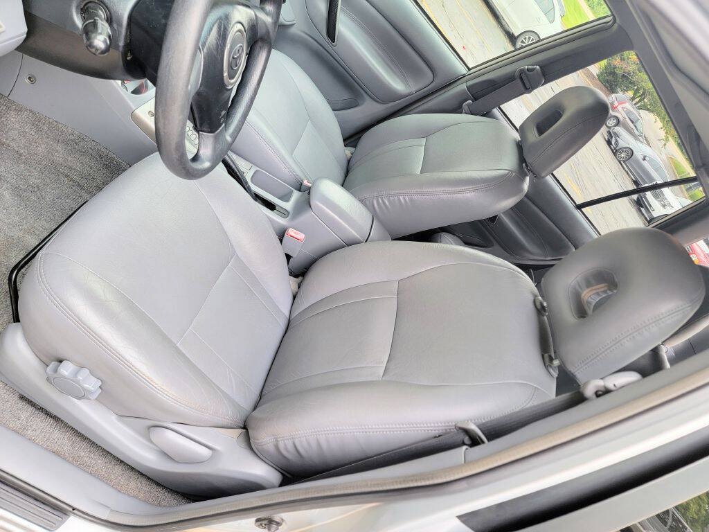 Used 2002 Toyota RAV4 4WD w/ "L" Pkg image 9
