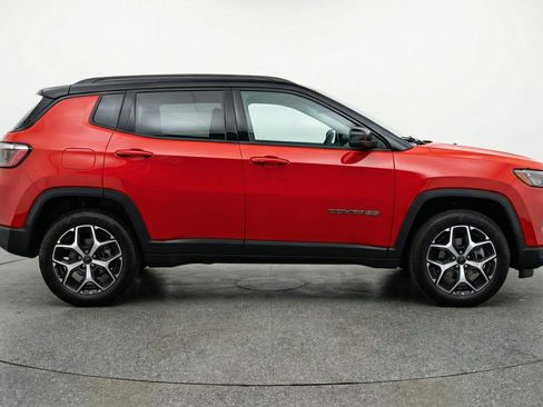 Used 2025 Jeep Compass Limited AWD/4WD image 11