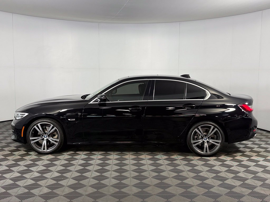 Used 2022 BMW 330e w/ Driving Assistance Package RWD image 9
