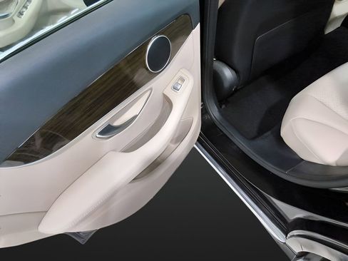 Used 2016 Mercedes-Benz C 300 4MATIC Sedan image 19