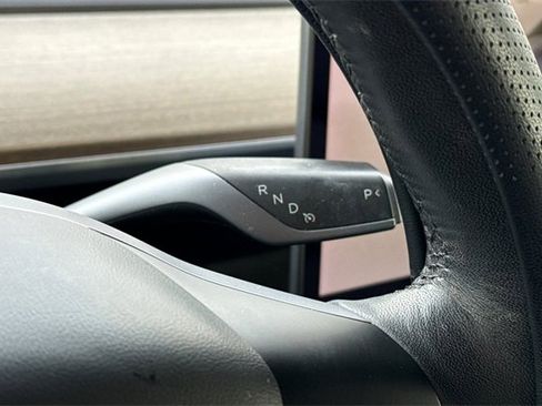 Used 2022 Tesla Model Y Long Range image 28