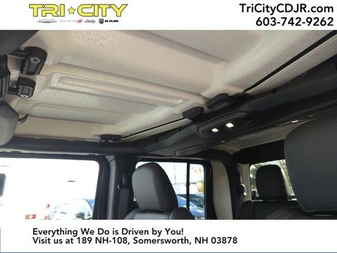 New 2025 Jeep Gladiator Sport image 20