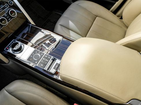 Used 2017 Land Rover Range Rover HSE image 23