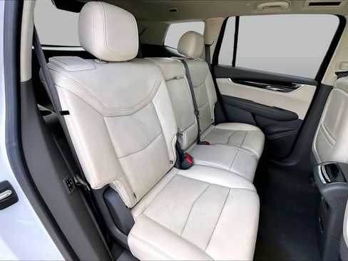 Used 2020 Cadillac XT6 Premium Luxury FWD image 18