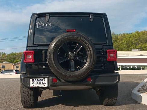 Used 2020 Jeep Wrangler Unlimited Sahara AWD/4WD image 4