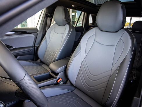 New 2026 Volkswagen Tiguan SE R-Line FWD image 29