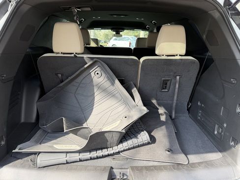 Used 2023 Chevrolet Traverse LS image 7