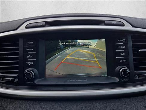 Used 2018 Kia Sorento FWD image 13