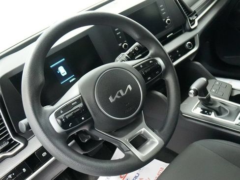 Used 2023 Kia Sportage LX AWD/4WD image 12