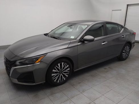 Used 2023 Nissan Altima 2.5 SV image 2