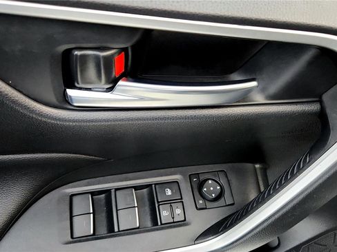 Certified 2022 Toyota RAV4 SE image 35