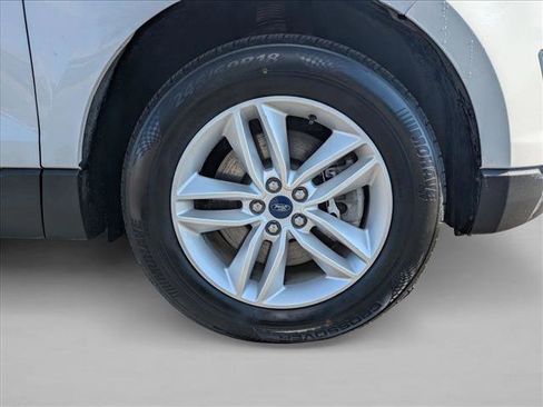 Used 2018 Ford Edge SEL image 21