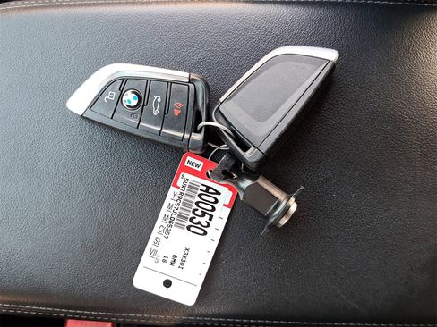 Used 2018 BMW X3 xDrive30i w/ M Sport Package image 39