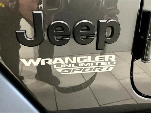 Used 2021 Jeep Wrangler Unlimited Sport image 24