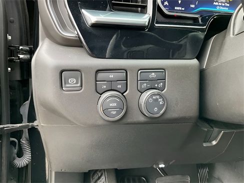 Used 2024 Chevrolet Silverado 2500 LT image 8