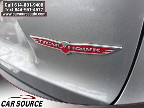 Used 2019 Jeep Cherokee Trailhawk AWD/4WD image 7