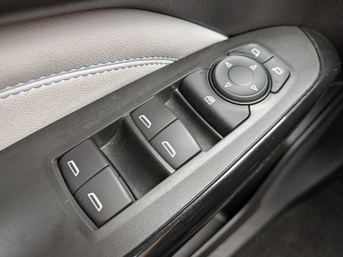 Used 2025 Chevrolet Trax LT FWD image 23