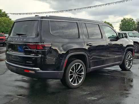 Certified 2022 Jeep Wagoneer Series III w/ Premium Group I AWD/4WD image 6