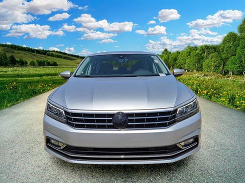 Used 2018 Volkswagen Passat 2.0T SEL Premium FWD image 8