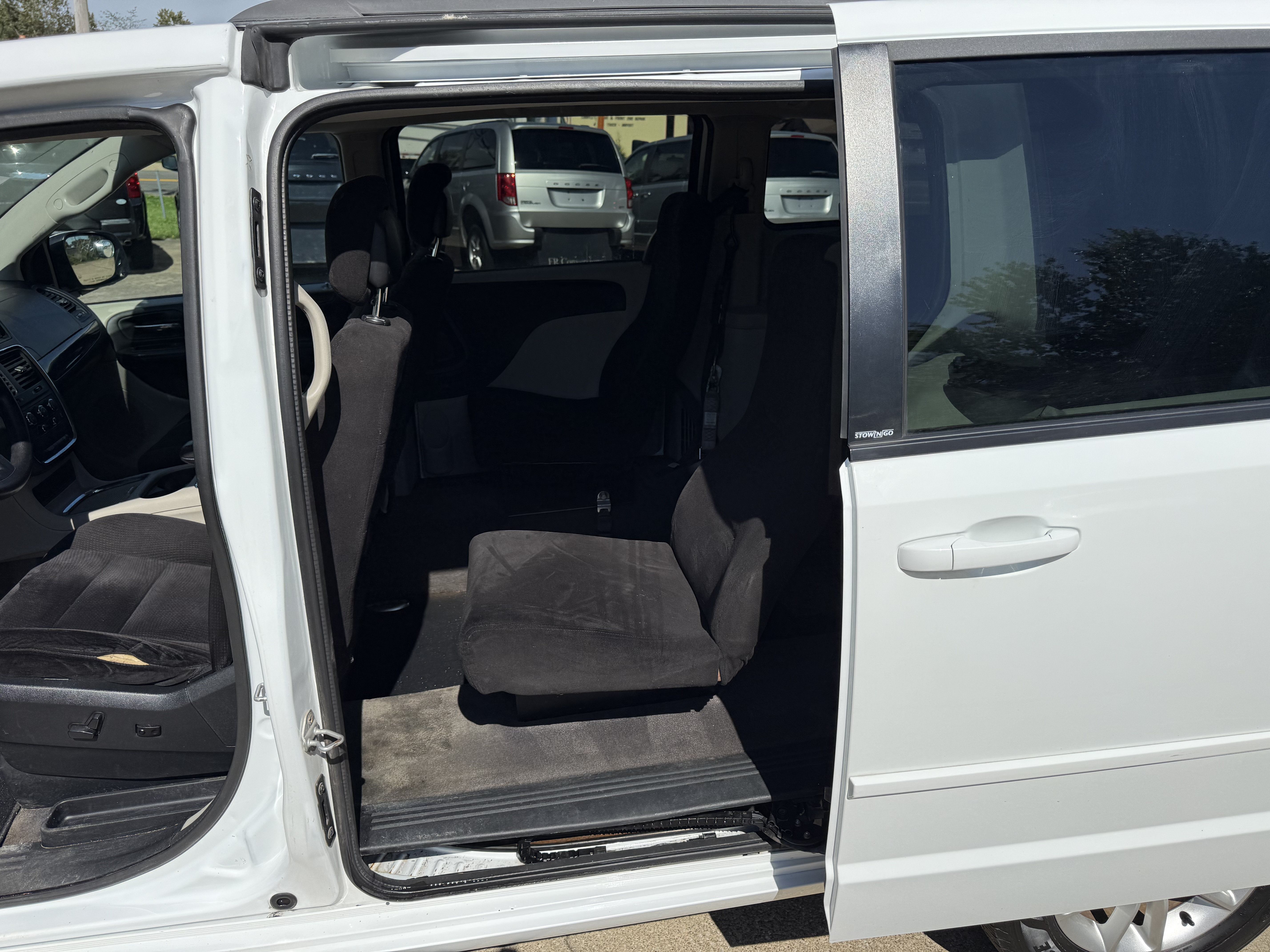 Used 2014 Dodge Grand Caravan SXT FWD image 14