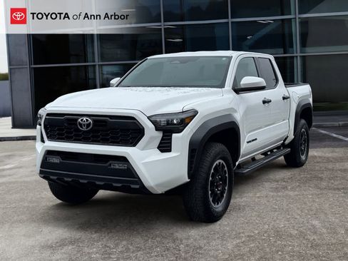 Used 2025 Toyota Tacoma TRD Off-Road AWD/4WD image 8