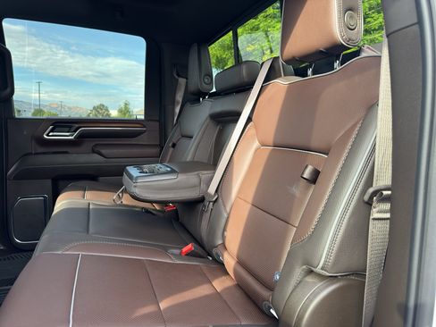 Used 2024 GMC Sierra 3500 Denali w/ Denali Reserve Package AWD/4WD image 8