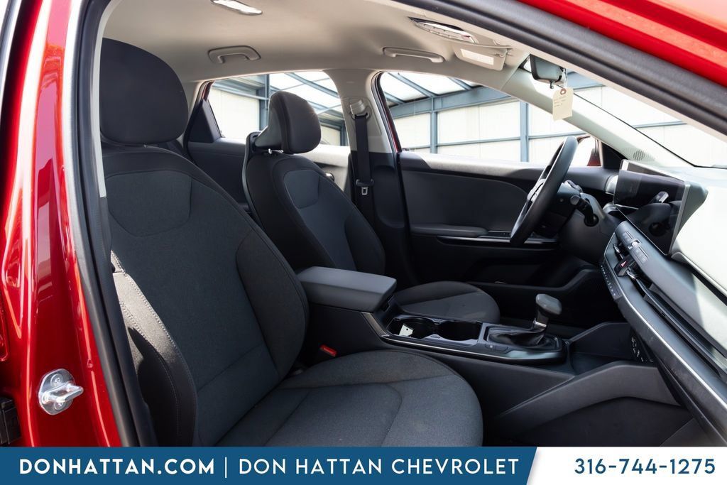 Used 2025 Kia K4 FWD image 19