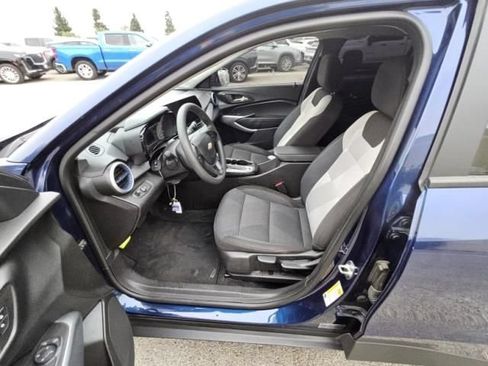 Used 2024 Chevrolet Trax LS w/ LS Convenience Package FWD image 5