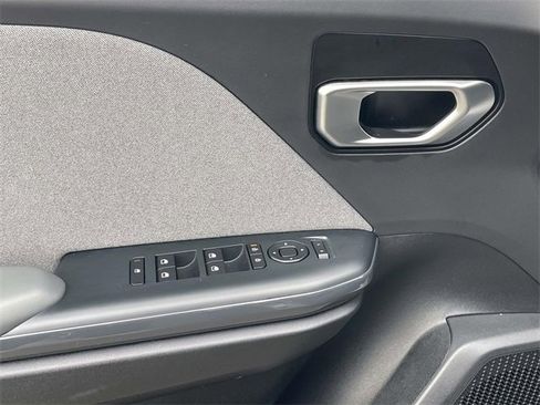 Used 2025 Kia K4 EX image 16