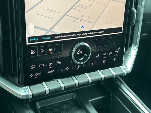 Used 2025 GMC Acadia Elevation image 32