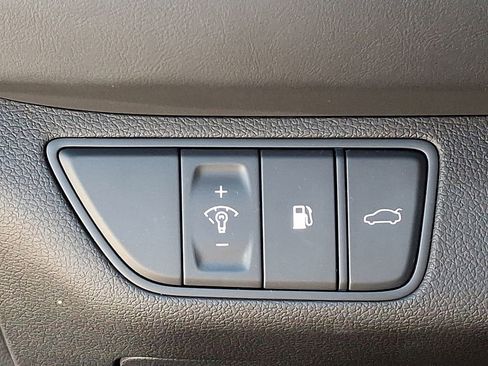 Used 2023 Genesis G70 2.0T image 29