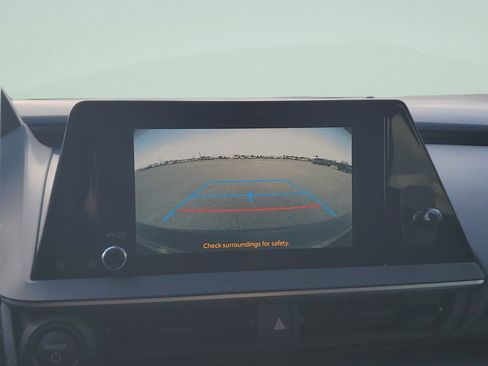 Used 2025 Toyota Prius LE image 17