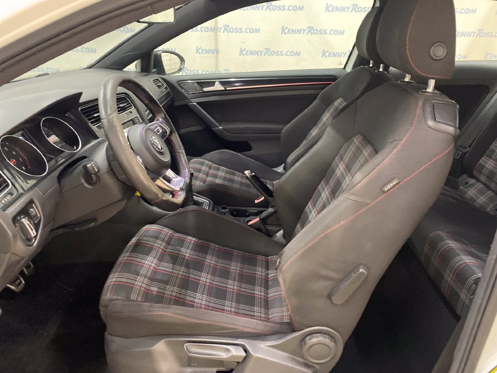 Used 2016 Volkswagen Golf 2-Door FWD image 7