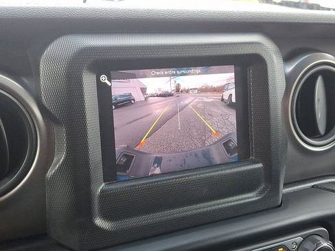 Certified 2023 Jeep Gladiator Sport image 19