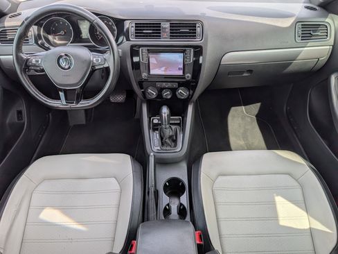 Used 2016 Volkswagen Jetta Sport FWD image 5