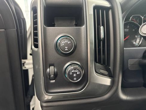 Used 2018 Chevrolet Silverado 1500 LT w/ LT Eassist Package AWD/4WD image 15