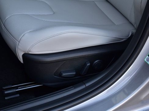 New 2026 Hyundai Elantra Limited FWD image 18