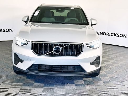 Used 2025 Volvo XC40 B5 Core image 8
