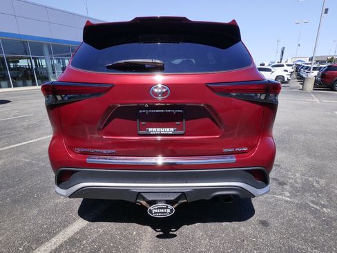 Used 2023 Toyota Highlander XSE AWD/4WD image 7