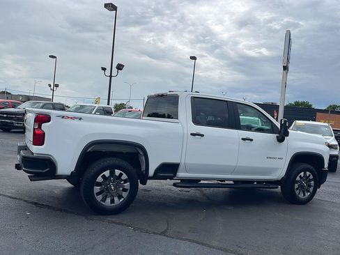 Used 2022 Chevrolet Silverado 2500 Custom w/ Custom Value Package AWD/4WD image 6