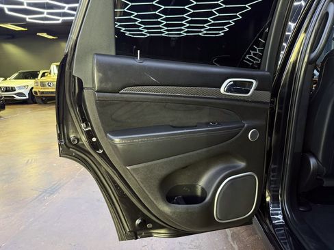 Used 2019 Jeep Grand Cherokee SRT AWD/4WD image 17